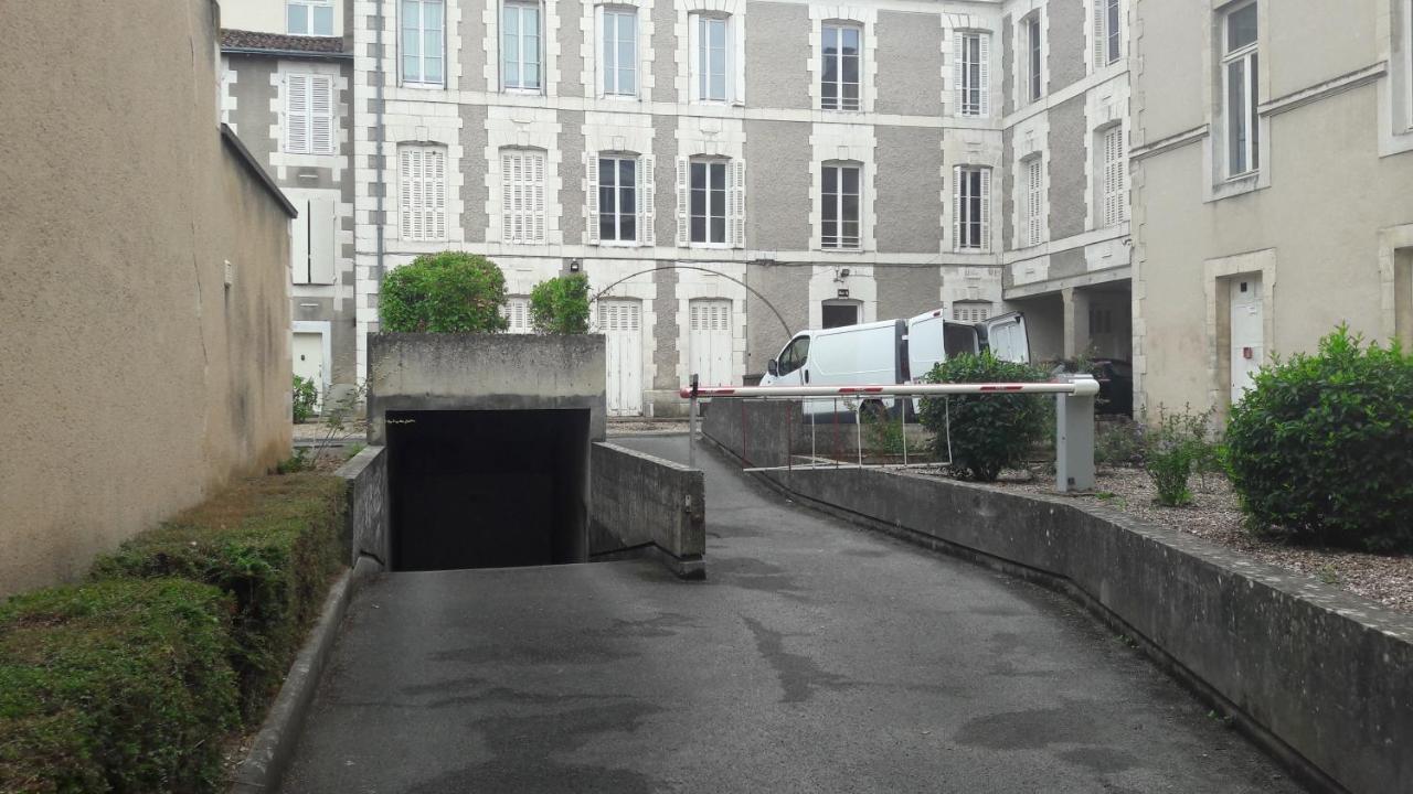 Preference - Hypercentre Avec Parking Prive Gratuit Et Lit Queen Size Apartman Poitiers Kültér fotó